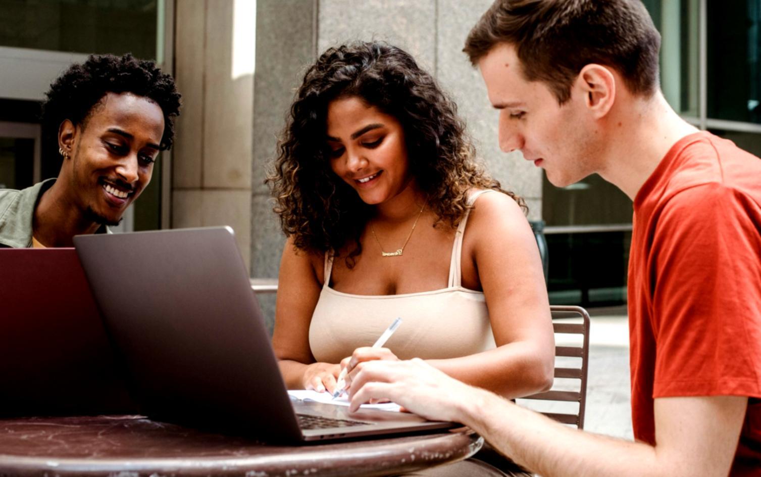 Consultation de planification financière personnalisée avec analyse de documents